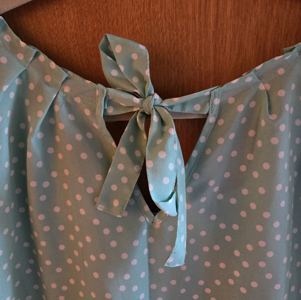 NWOT Women's Lauren Conrad Light Mint Polka Dot Top Size L - Picture 3 of 5